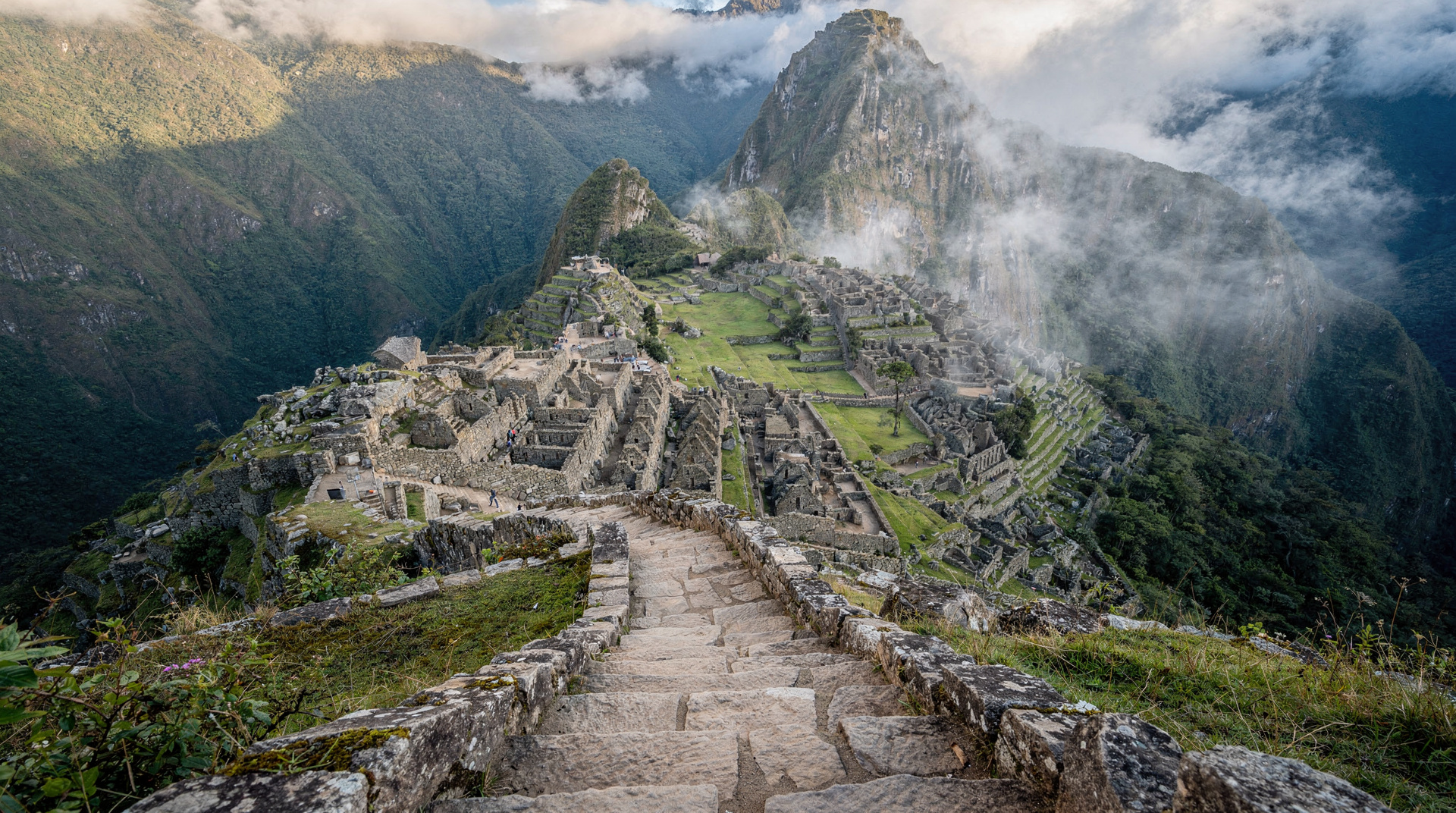 Huayna Picchu vs Montanha Machu Picchu — qual deve escalar? — Deve escalar Huayna Picchu ou a Montanha Machu Picchu? Comparação honesta de vis