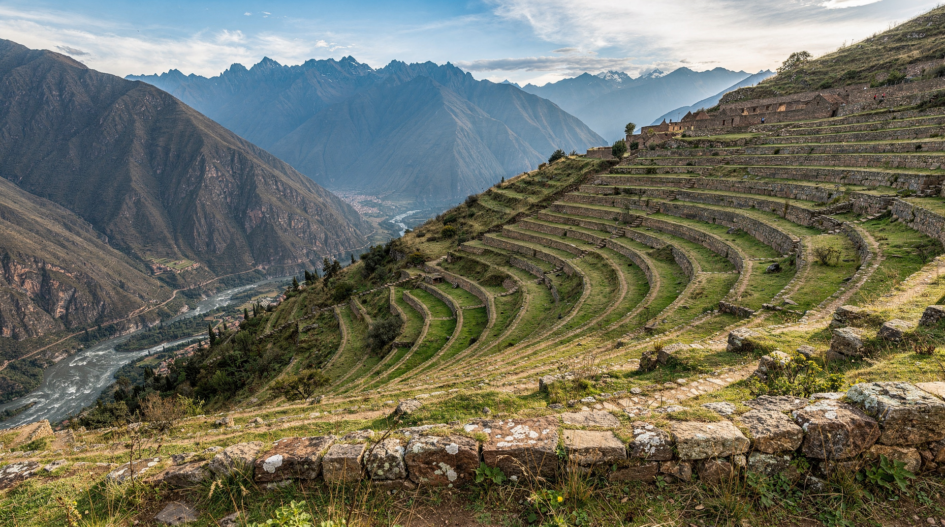 Mercado e ruínas de Pisac: o que esperar em 2026 — Como visitar o mercado de domingo de Pisac e a cidadela inca no topo da crista —