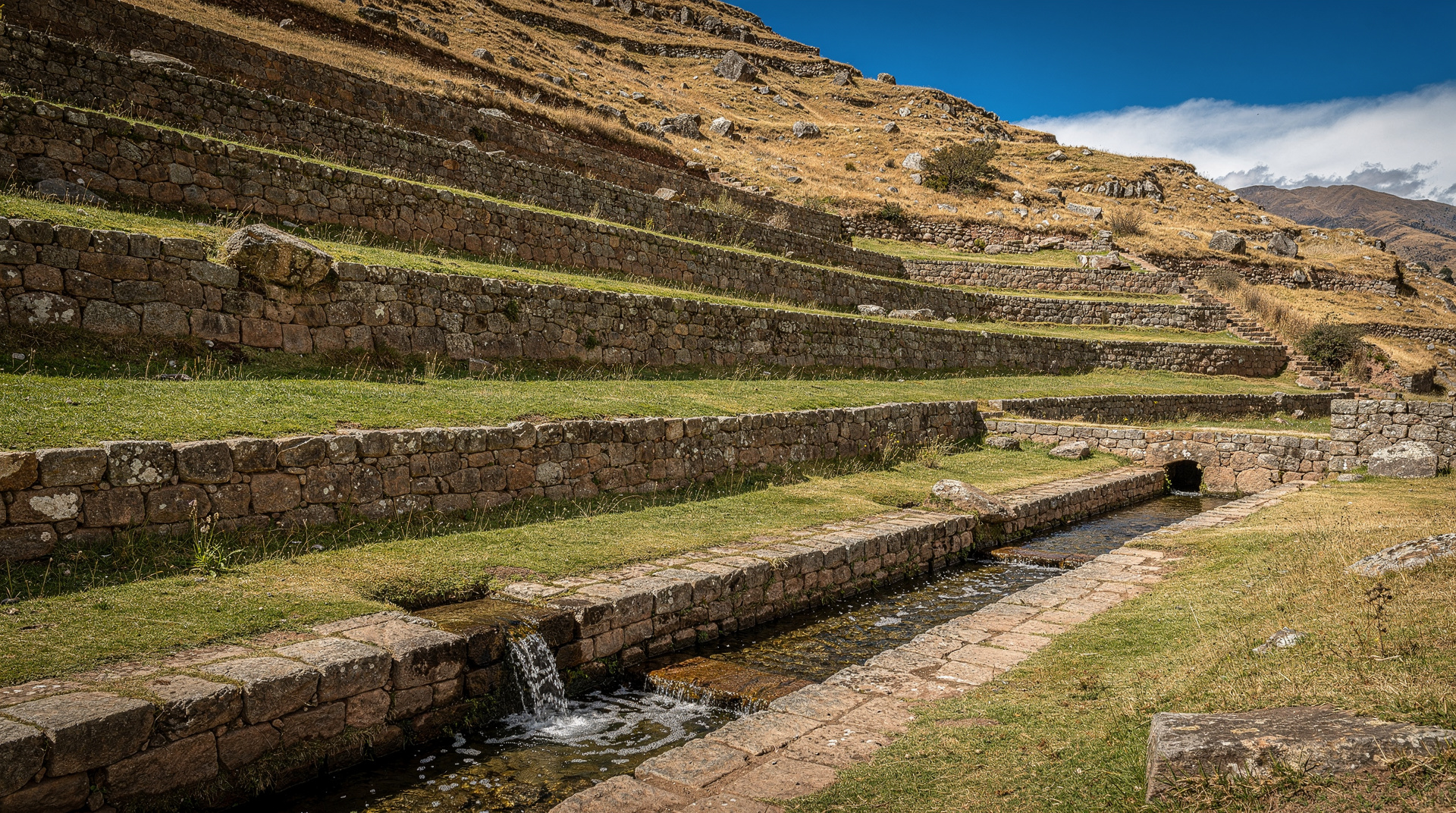 South Valley day trip: Tipón and Pikillacta — The quiet South Valley route from Cusco — Tipón Inca water terraces and Pikillac